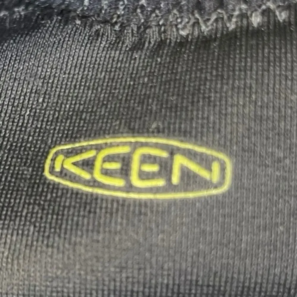 Keen Youth Size 2 Rockbrook CNX Black/Gray Water Shoes